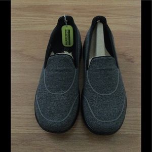 Skechers slip on loafers NEW